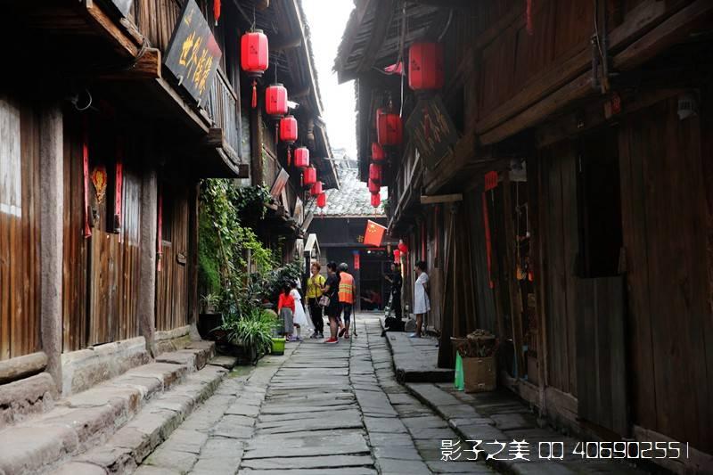 这是什么“神仙”物业！自发为小区300多辆车盖上防雪薄膜