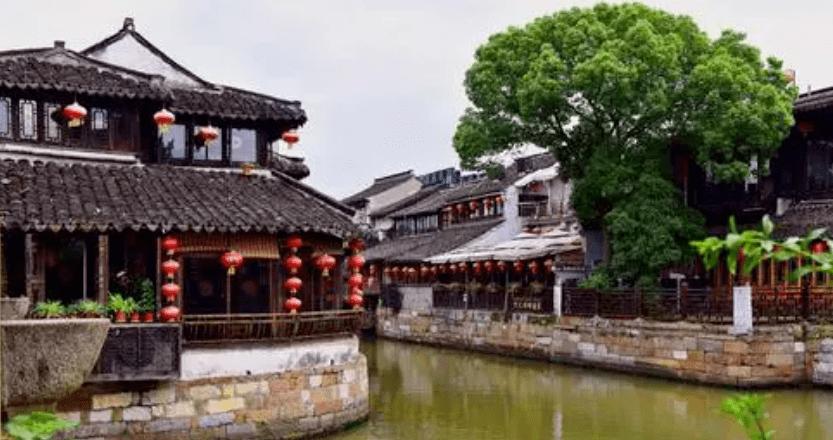杨颖赵露思白鹿跑男同框，杨颖颜值逆天，白鹿显老气，赵露思怎么样？游戏画面